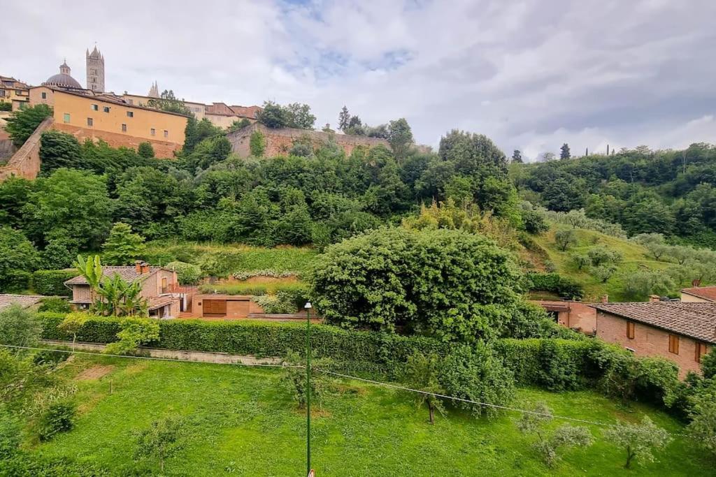 Casa Duccio Alle Mura Della Citta เซียนา ภายนอก รูปภาพ
